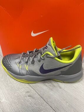 Nike Kobe Venomenom 4 (size 10.5)
